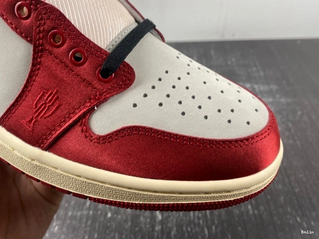 Bmlin Shoes x Trophy FN0432-100 Away Low OG Jordan Room Air 1 0811